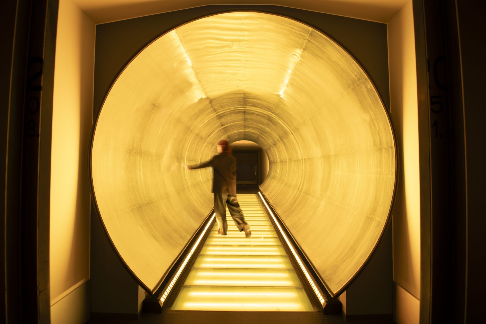 サントリー〈天然水のビール工場〉東京・武蔵野　シアターホール、貯酒タンクエリア　リニューアル6